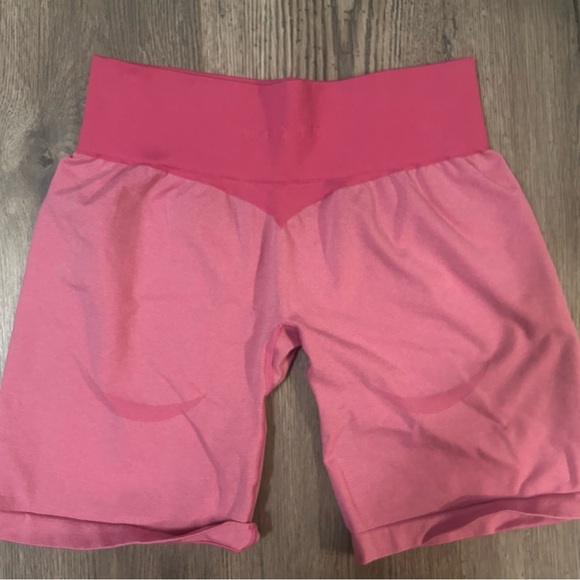 NVGTN Knockout Seamless Shorts (SOLD OUT ON SITE) - Picture 4 of 5